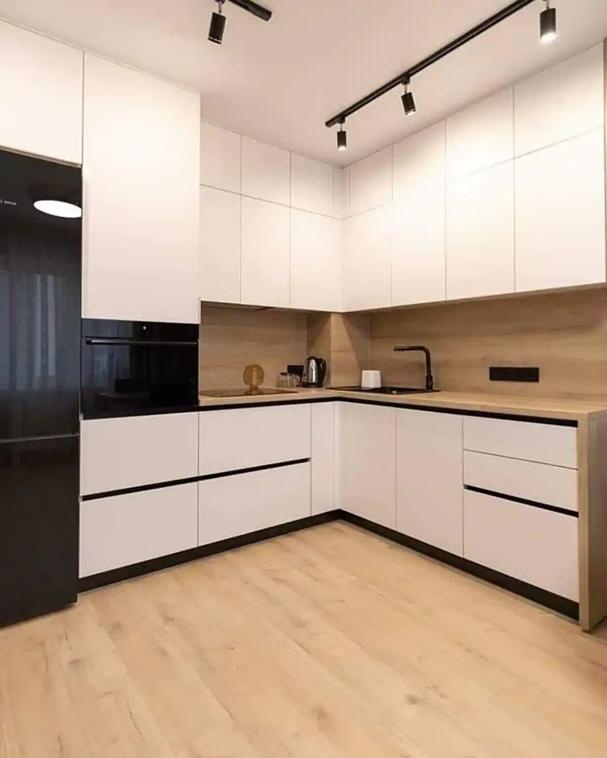 کابینت مدرن سفید و چوب