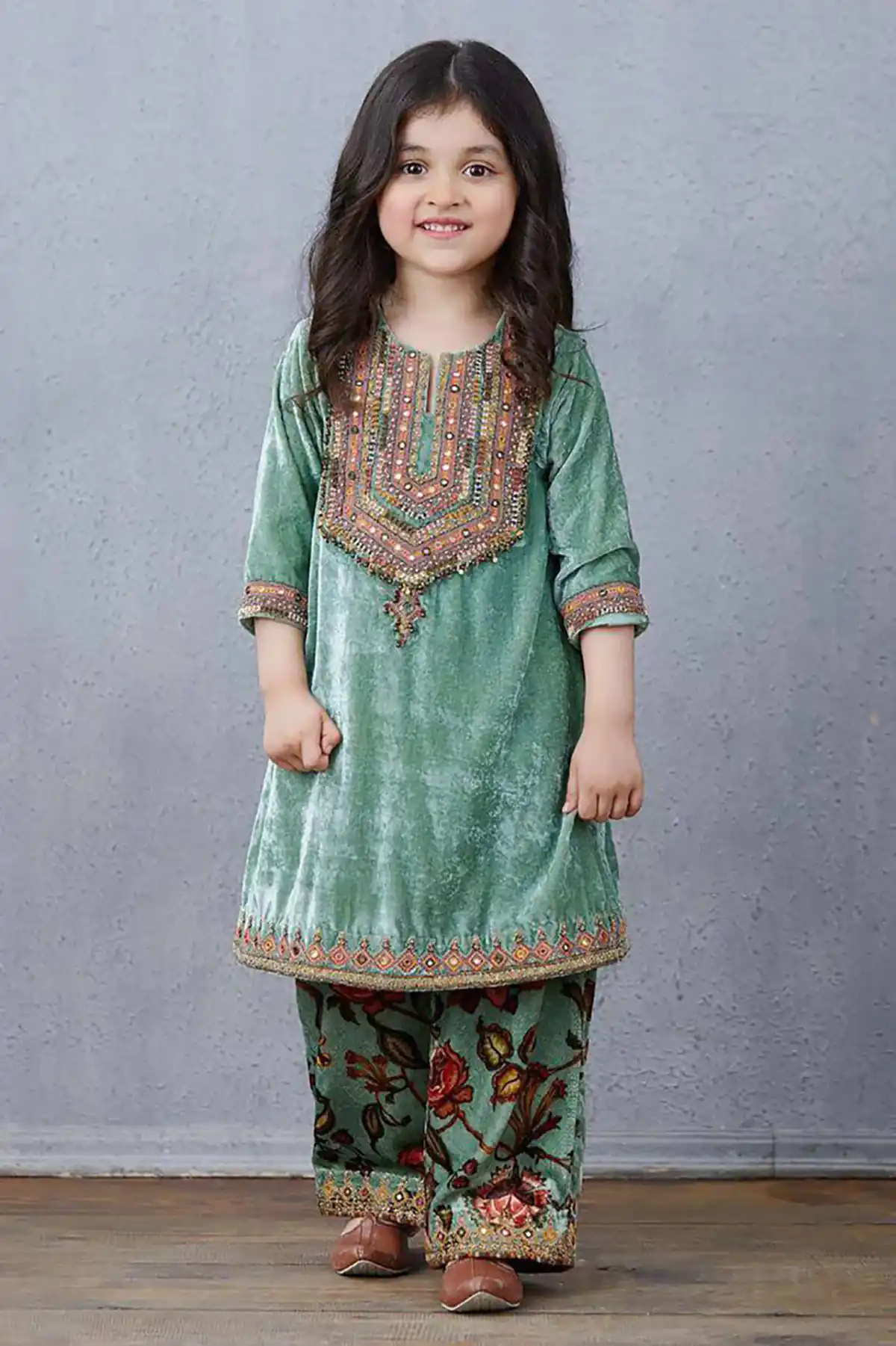 لباس محلی بچه گانه شیرازی
