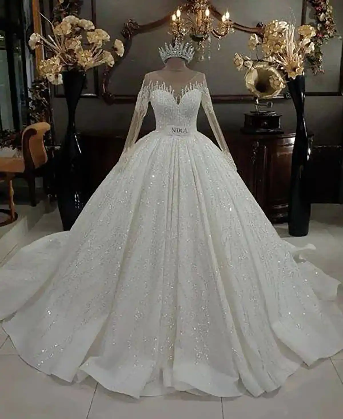 لباس عروس پوشیده