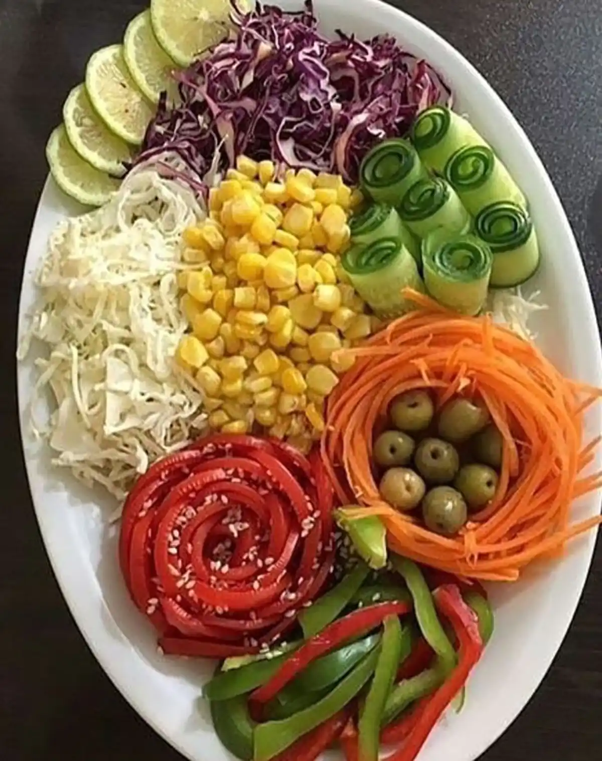 تزیین سالاد ساده 