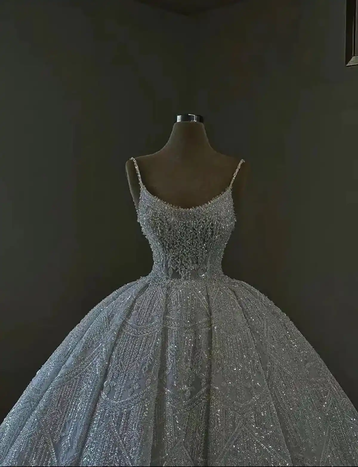 لباس عروس رنگی ساده و خاص

