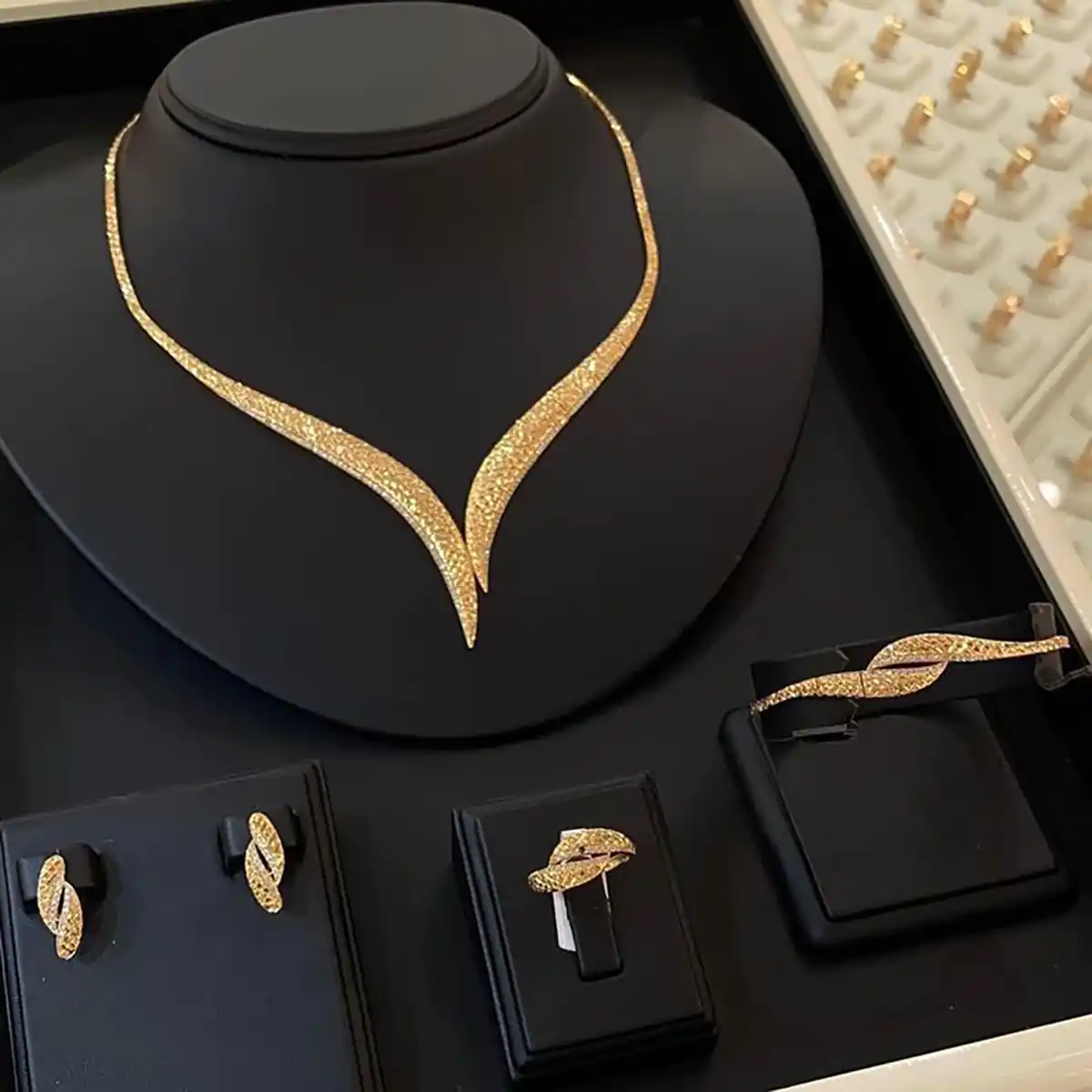 
قیمت سرویس طلا زرد عروس
