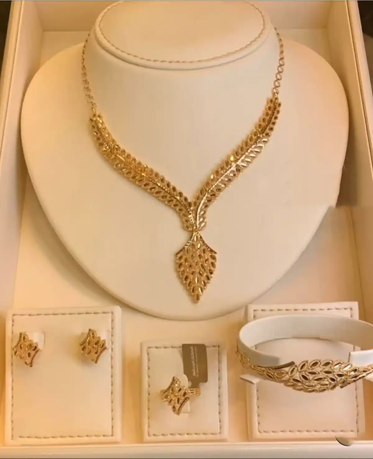 
طلا زرد ساده و شیک

