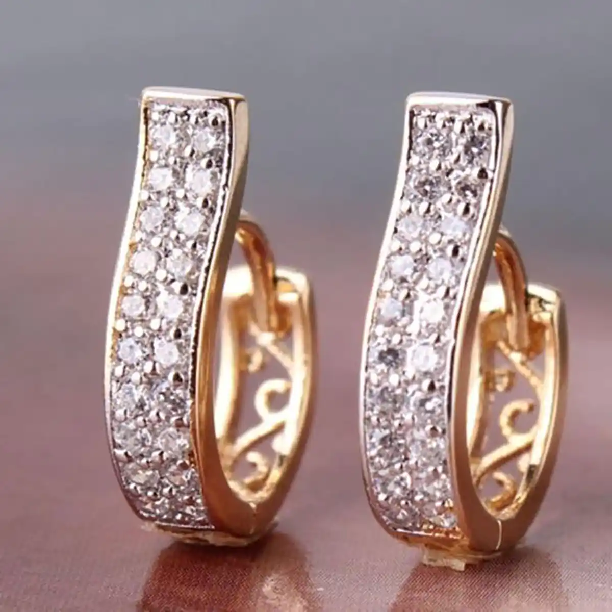 ۳. گوشواره حلقه‌ای دخترانه شیک
