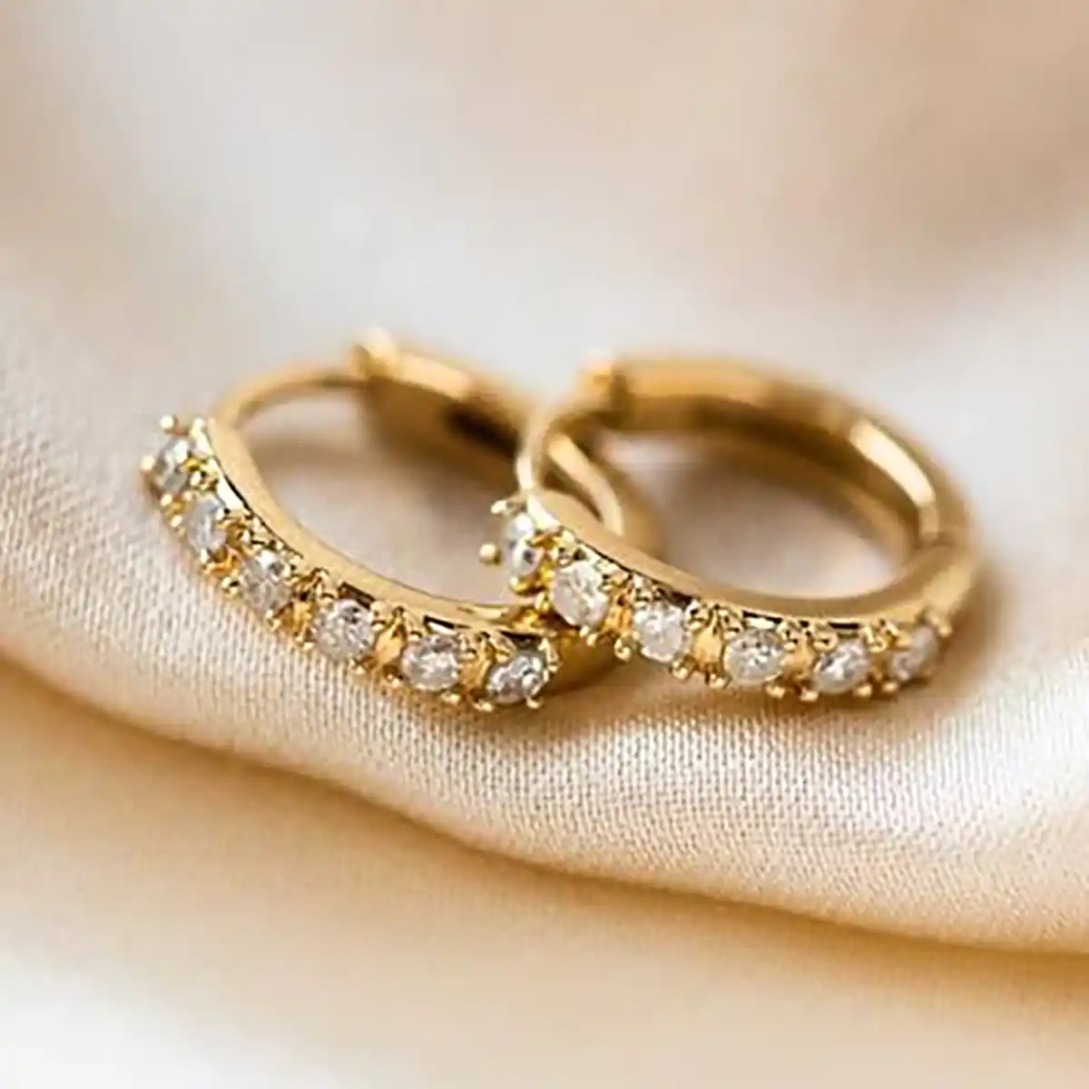 ۱۴. گوشواره حلقهای مناسب مهمانی