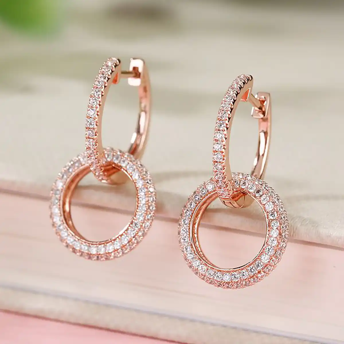 ۱۲. گوشواره حلقه‌ای برند البرنادو
