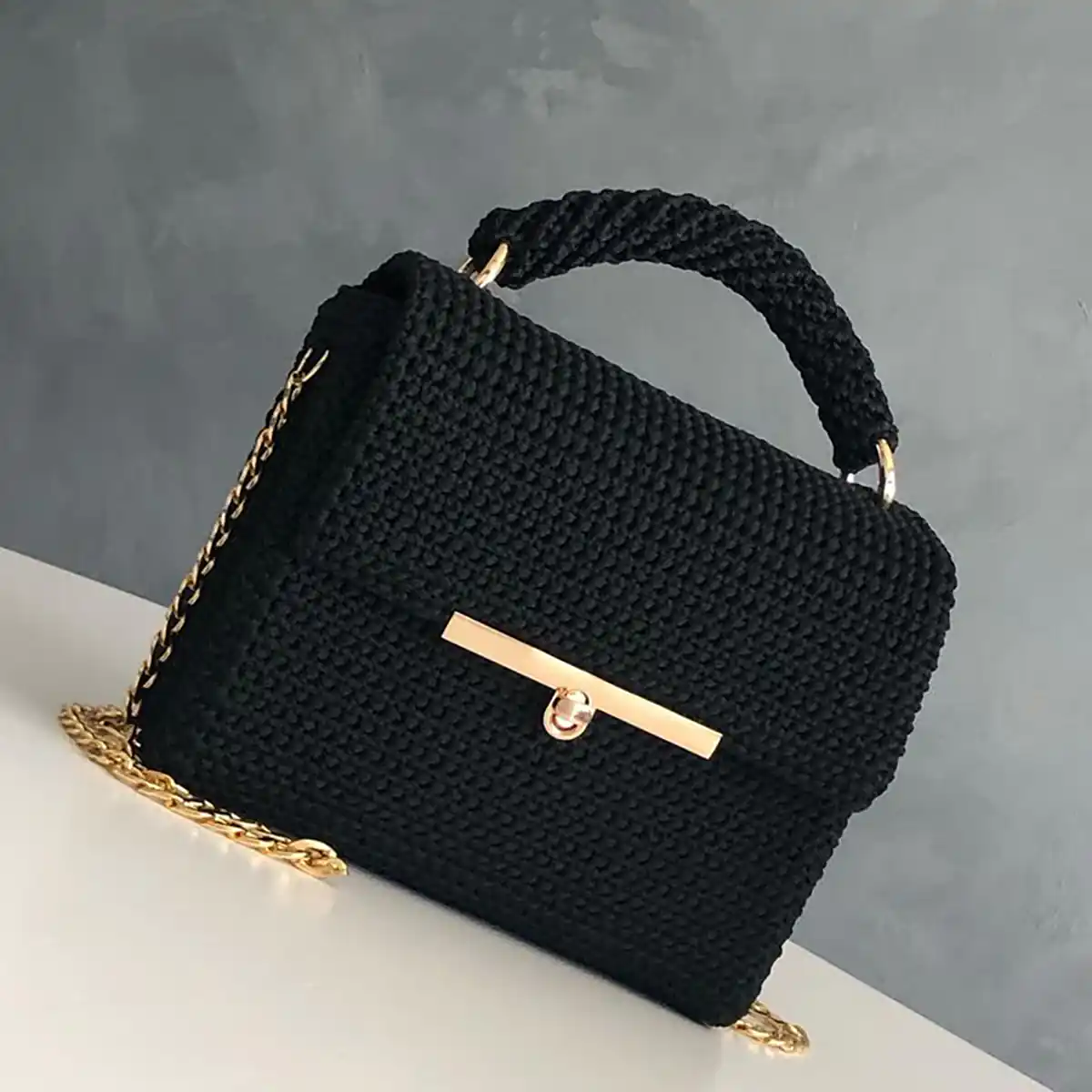 کیف مکرومه با بند چرم

