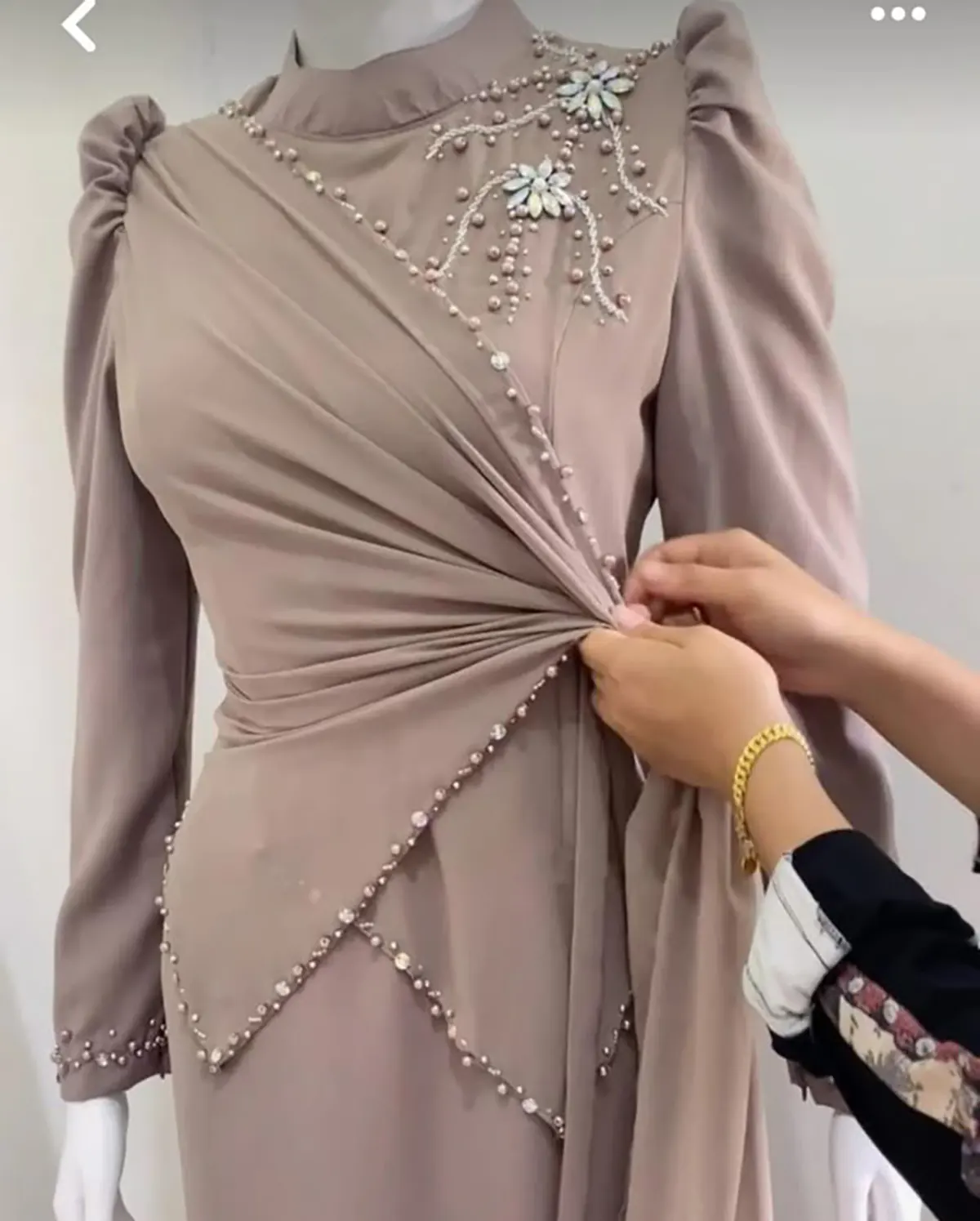 لباس مجلسی زنانه برای عروسی مدل لباس مجلسی ساده و شیک زنانه لباس مجلسی زنانه شیک لباس مجلسی مخصوص تالار عروسی قیمت لباس مجلسی زنانه برای عروسی لباس مجلسی پوشیده مدل لباس مجلسی شیک بلند لباس مجلسی جدید