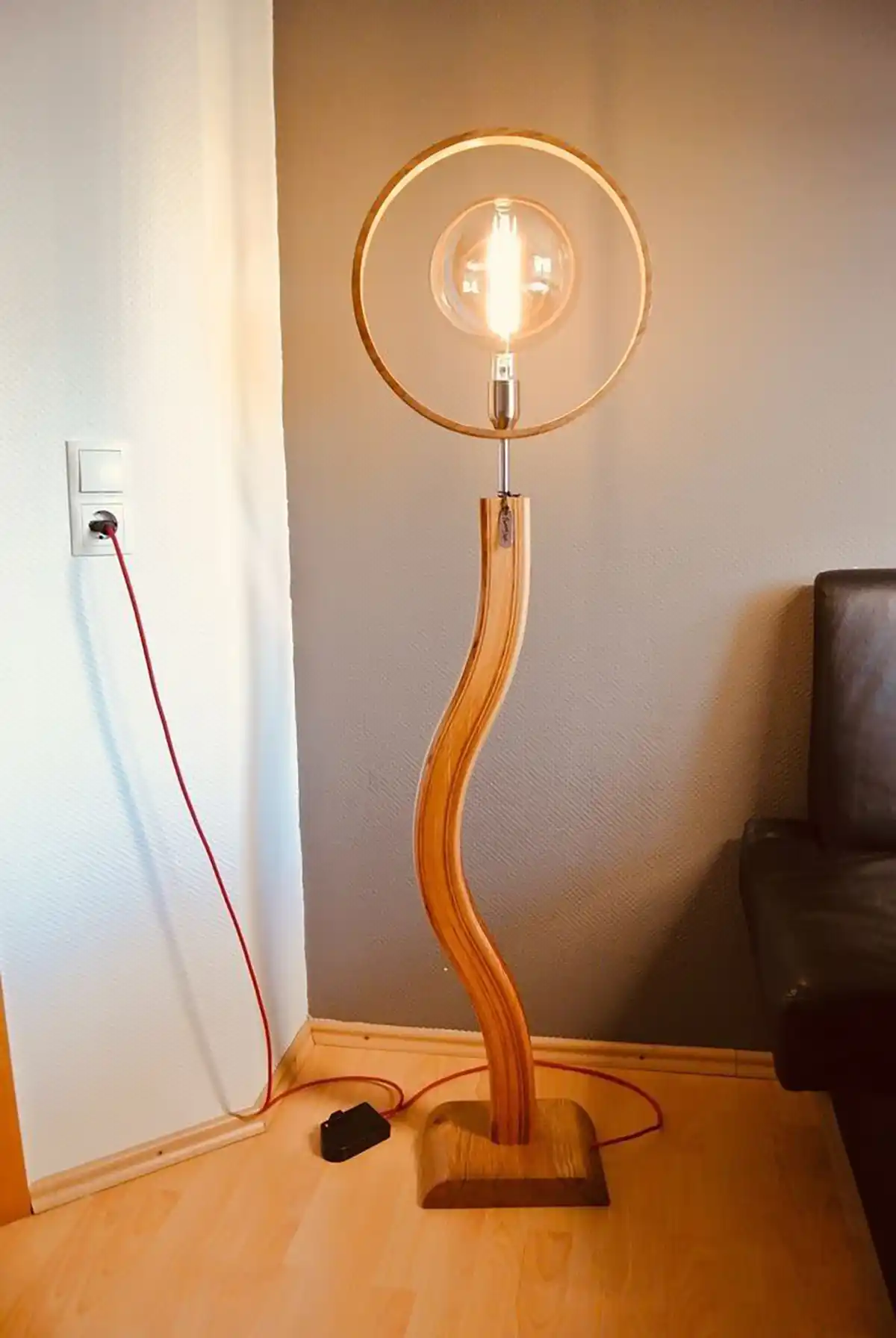 مدل آباژور ایستاده