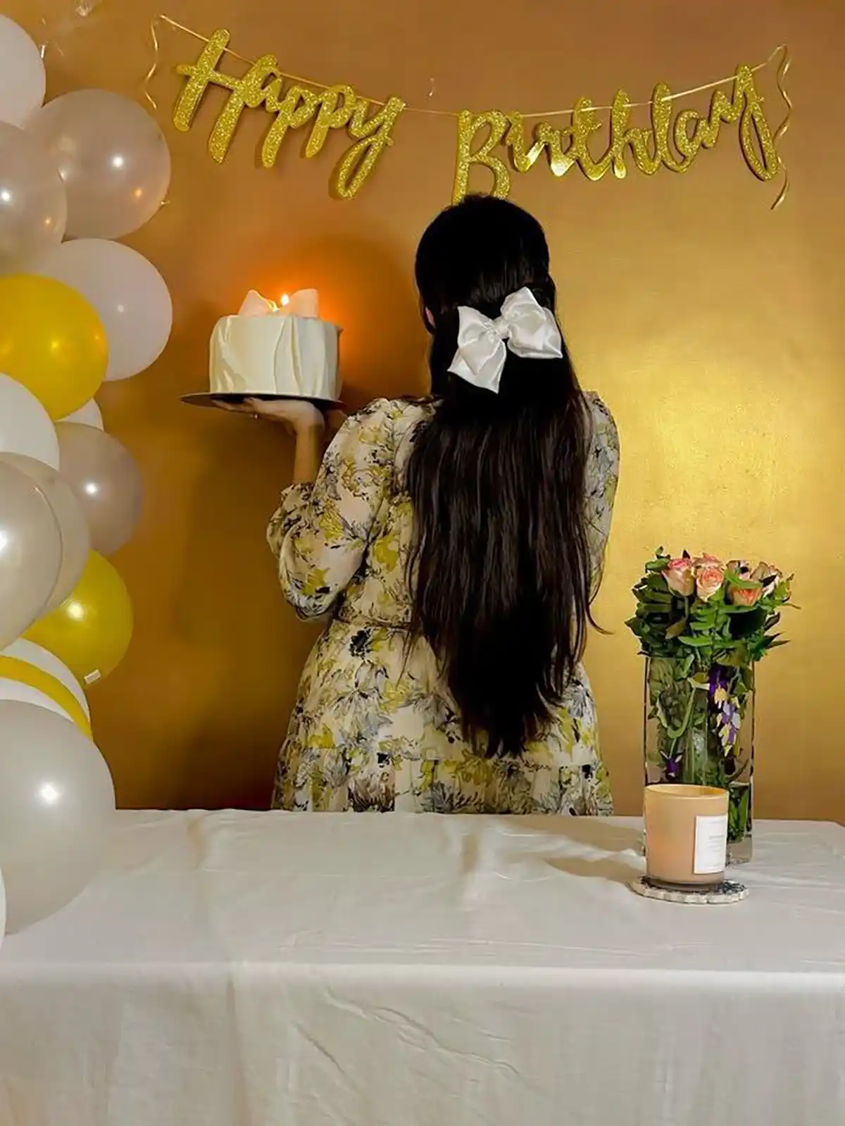 ژست عکس تولد با کیک