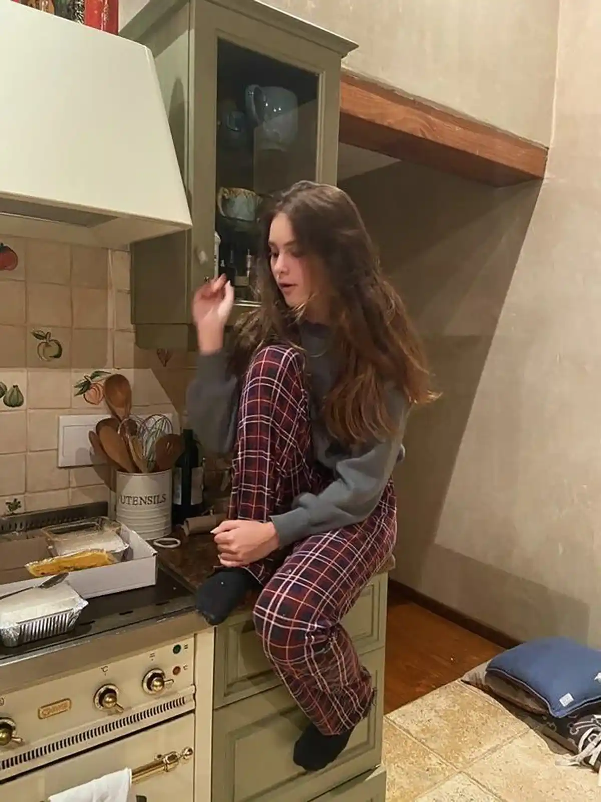 شلوار چهارخونه قرمز
