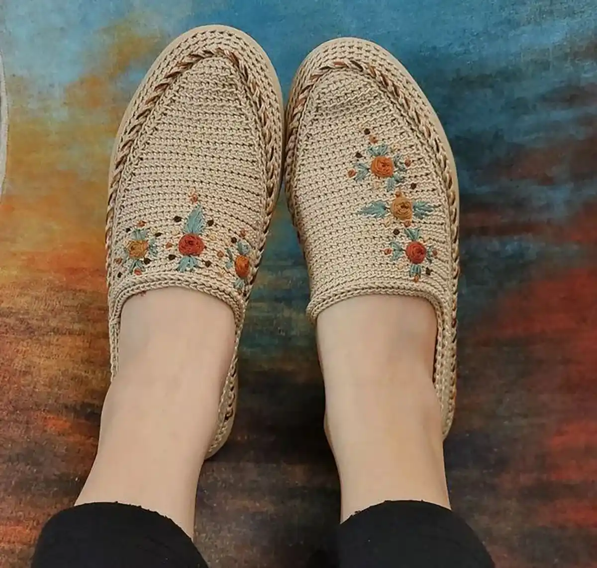 گیوه گلدوزی شده