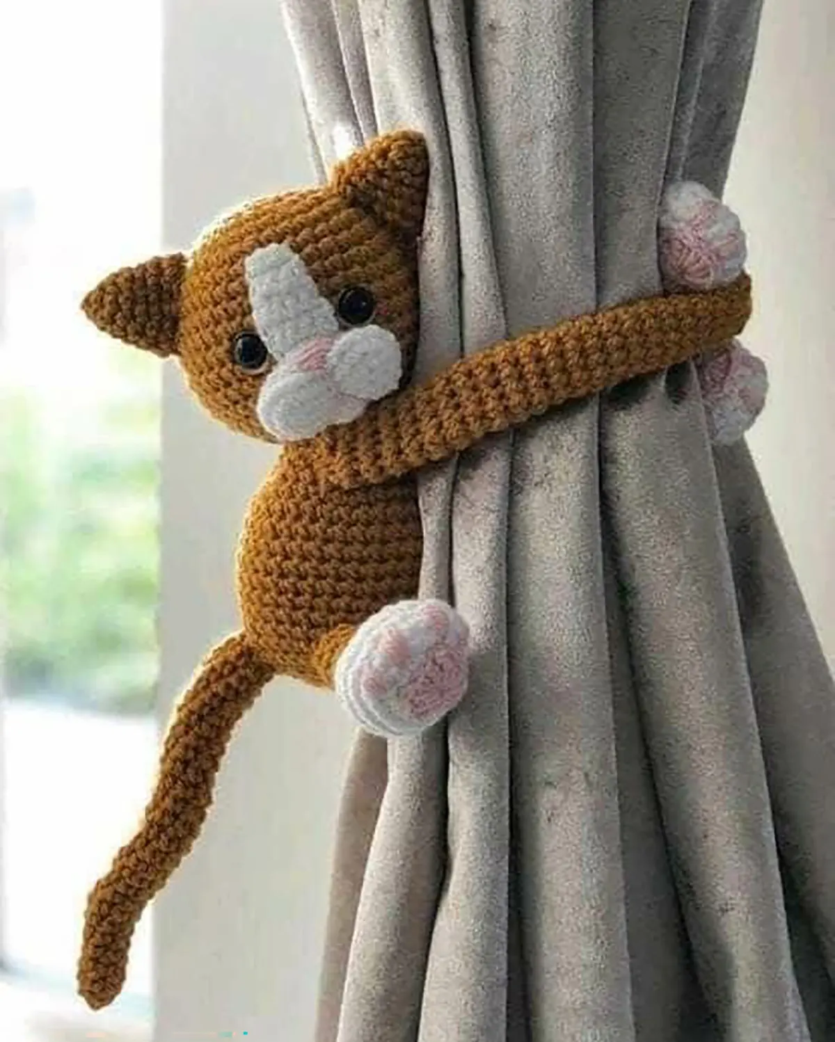عروسک نگهدارنده پرده 