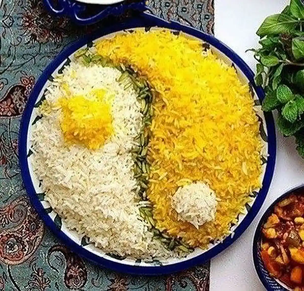 تزیین برنج در دیس بیضی