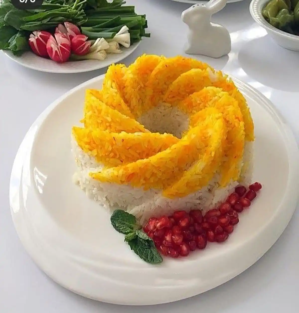 تزیین برنج با زرشک و زعفران ساده