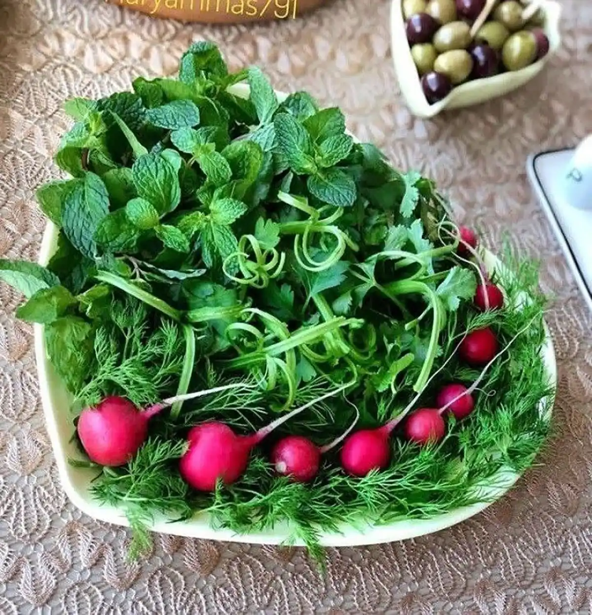 تزیین سبزی خوردن برای سفره عقد تزیین سبزی خوردن در سبد تزیین سبزی خوردن برای سفره افطار تزیین سبزی خوردن تک نفره تزیین سبزی خوردن ساده تزیین سبزی خوردن با تربچه 