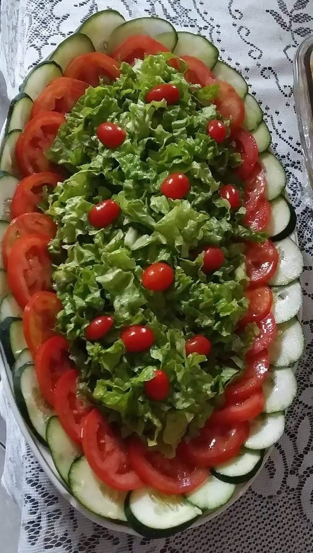 تزیین سالاد کاهو در ظرف گرد
تزیین سالاد برای مهمانی
تزیین سالاد کاهو در ظرف مستطیل
تزیین سالاد کاهو و خیار و گوجه و هویج
ایده تزیین سالاد
تزیین سالاد کاهو ساده
