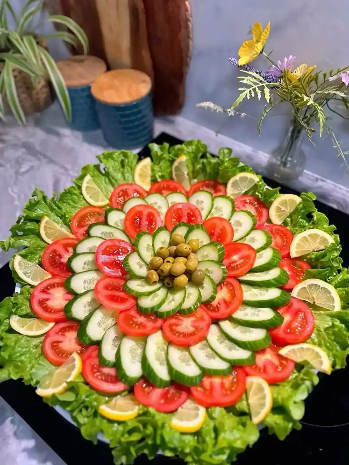 تزیین سالاد کاهو در ظرف گرد
تزیین سالاد برای مهمانی
تزیین سالاد کاهو در ظرف مستطیل
تزیین سالاد کاهو و خیار و گوجه و هویج
ایده تزیین سالاد
تزیین سالاد کاهو ساده
