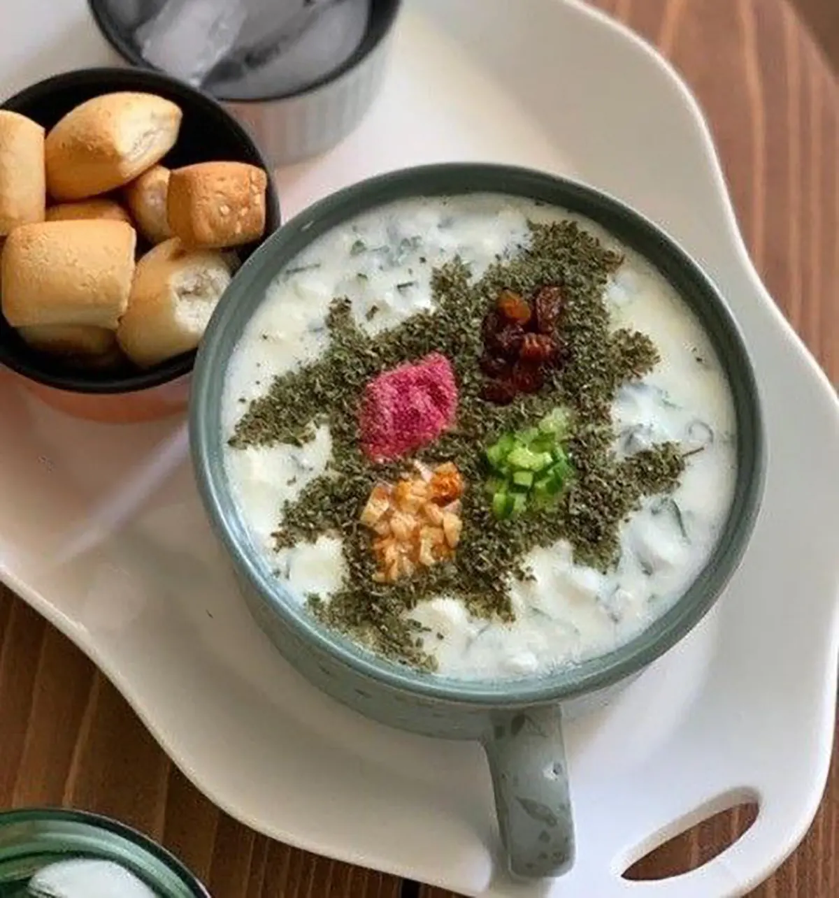 تزیین ماست و خیار 