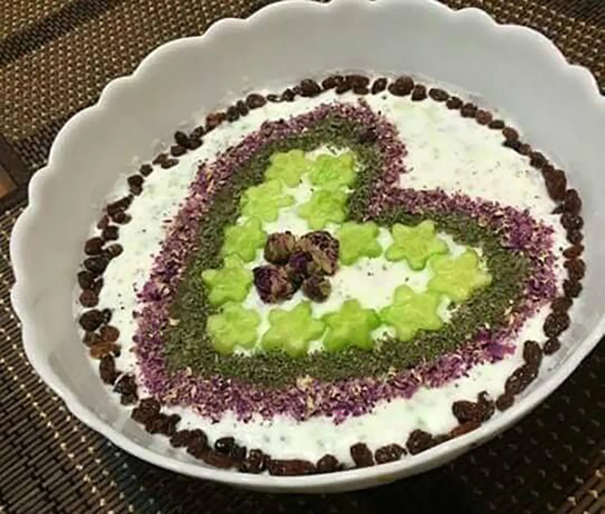 تزیین ماست و خیار 