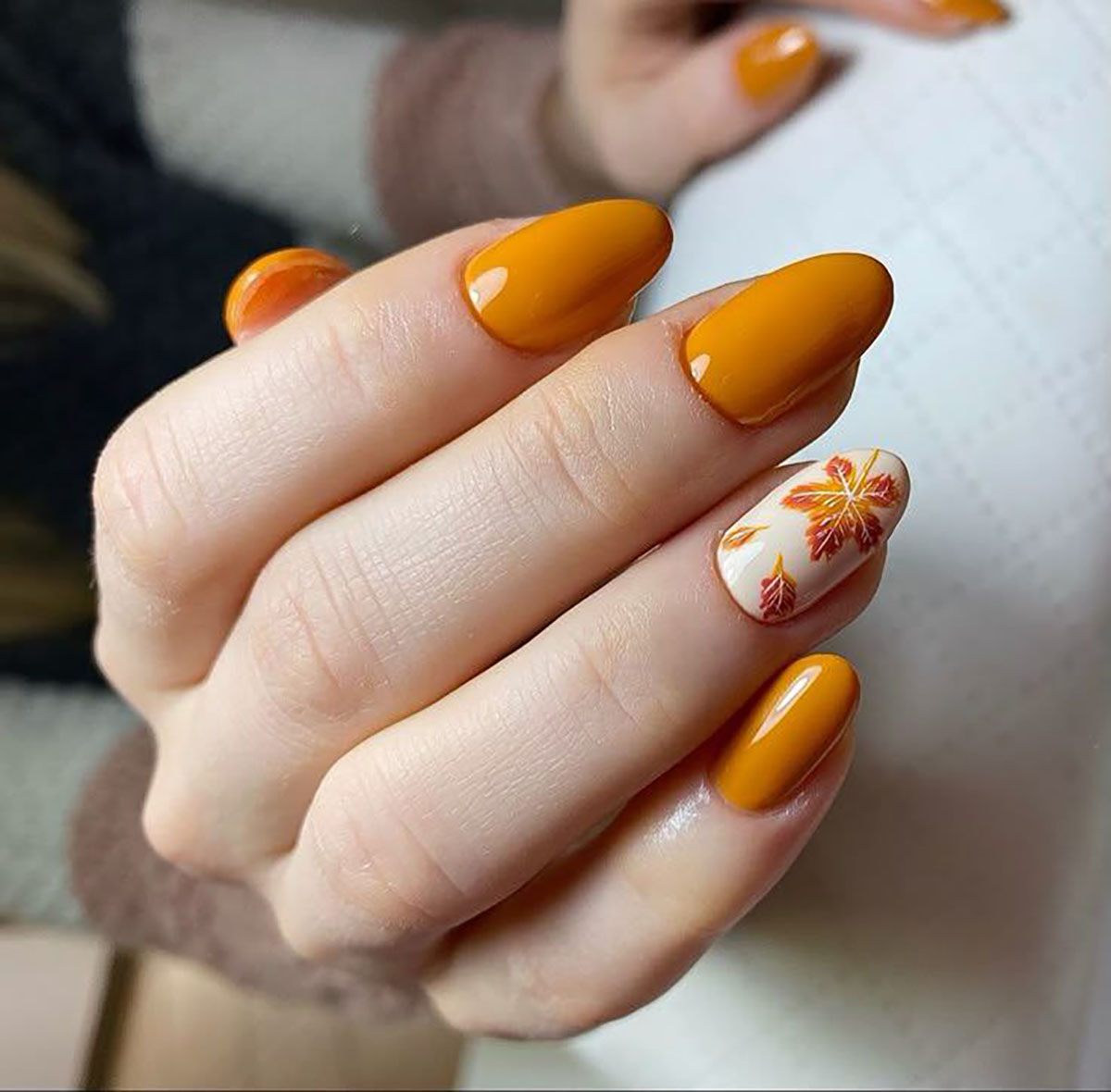 طرح ناخن پاییزی ساده و شیک
