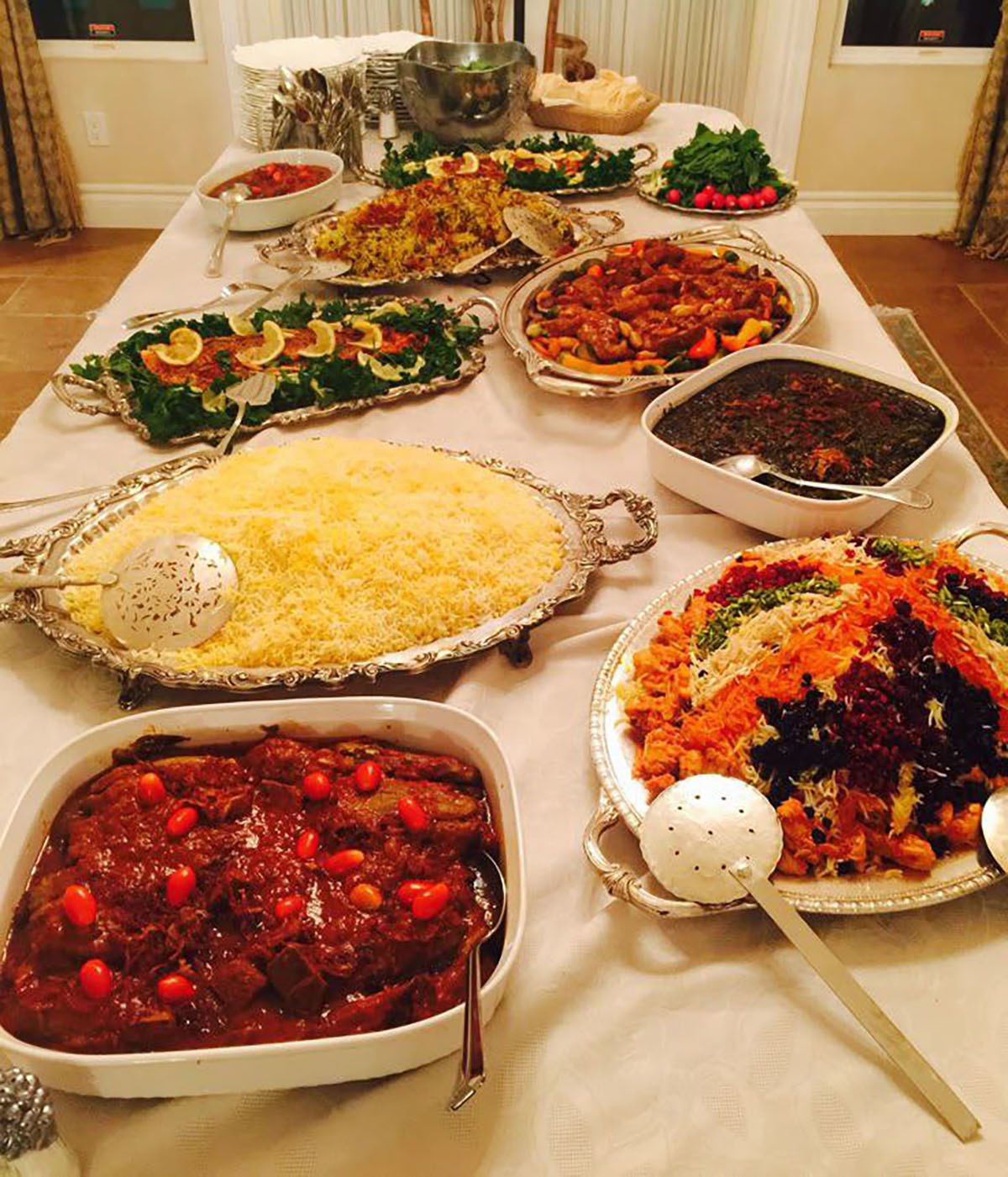 چیدمان میز پذیرایی مهمان
