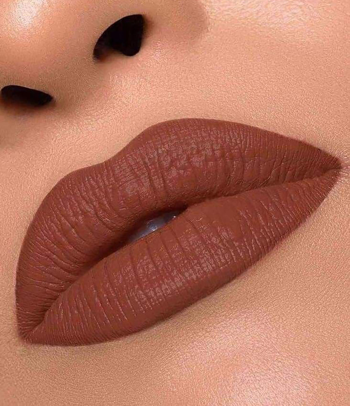رژ لب قهوه ای کالباسی
