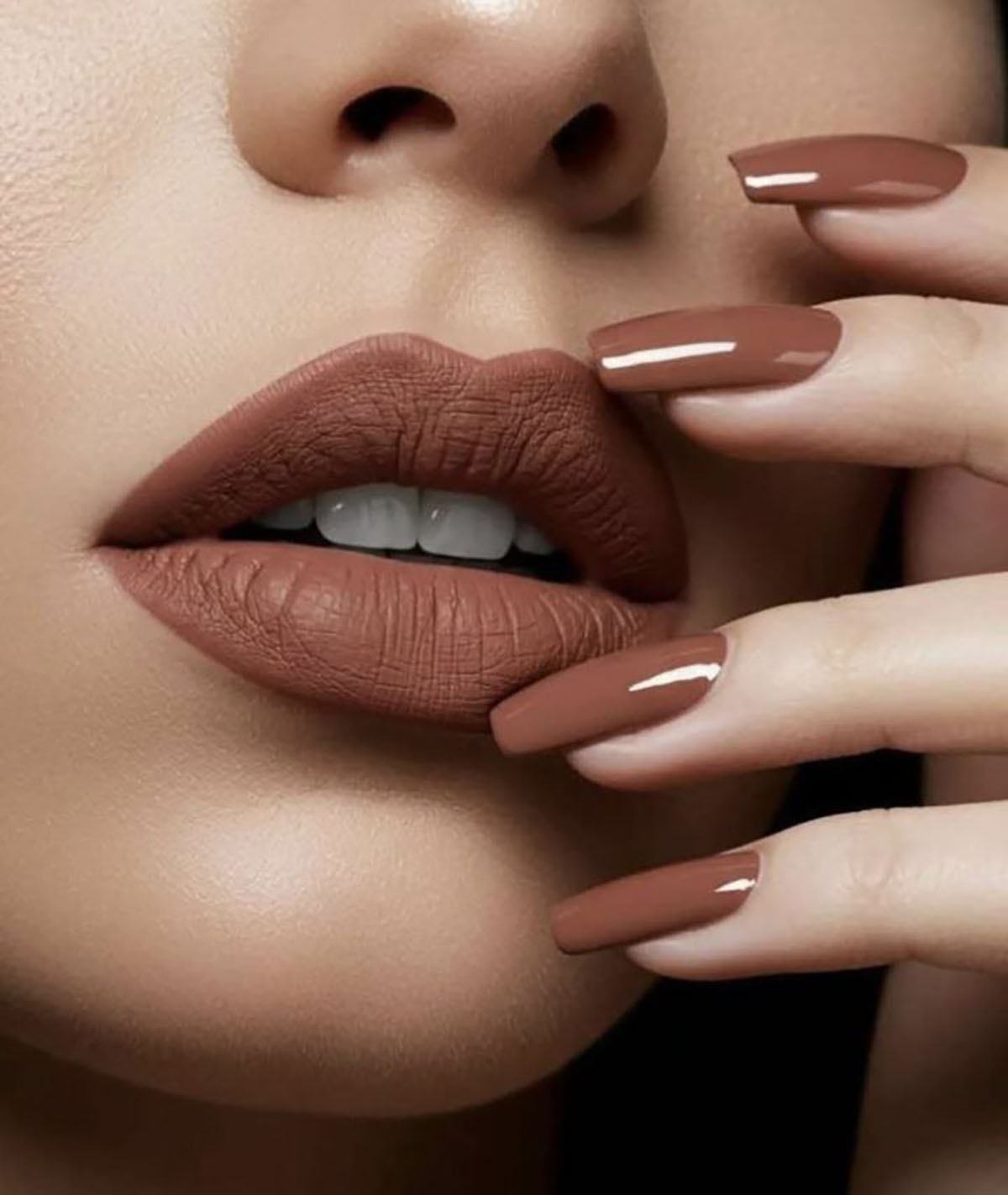 رژ لب قهوه ای گوشتی

