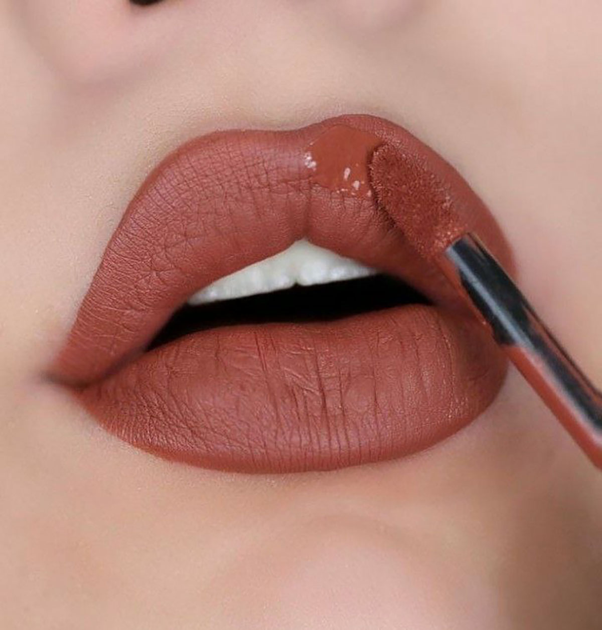 
رژ لب اجری چه رنگی 