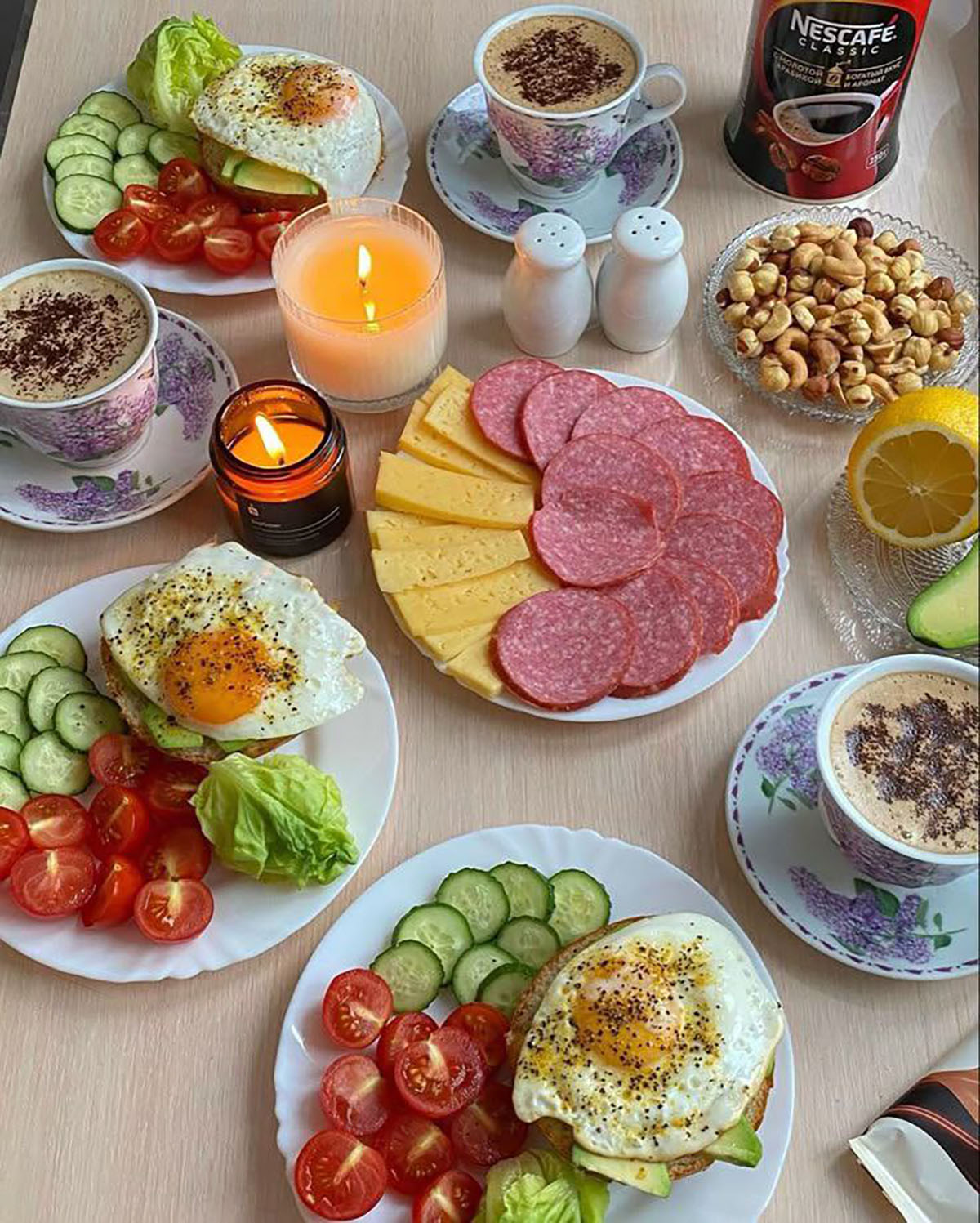 میز صبحانه مهمانی
