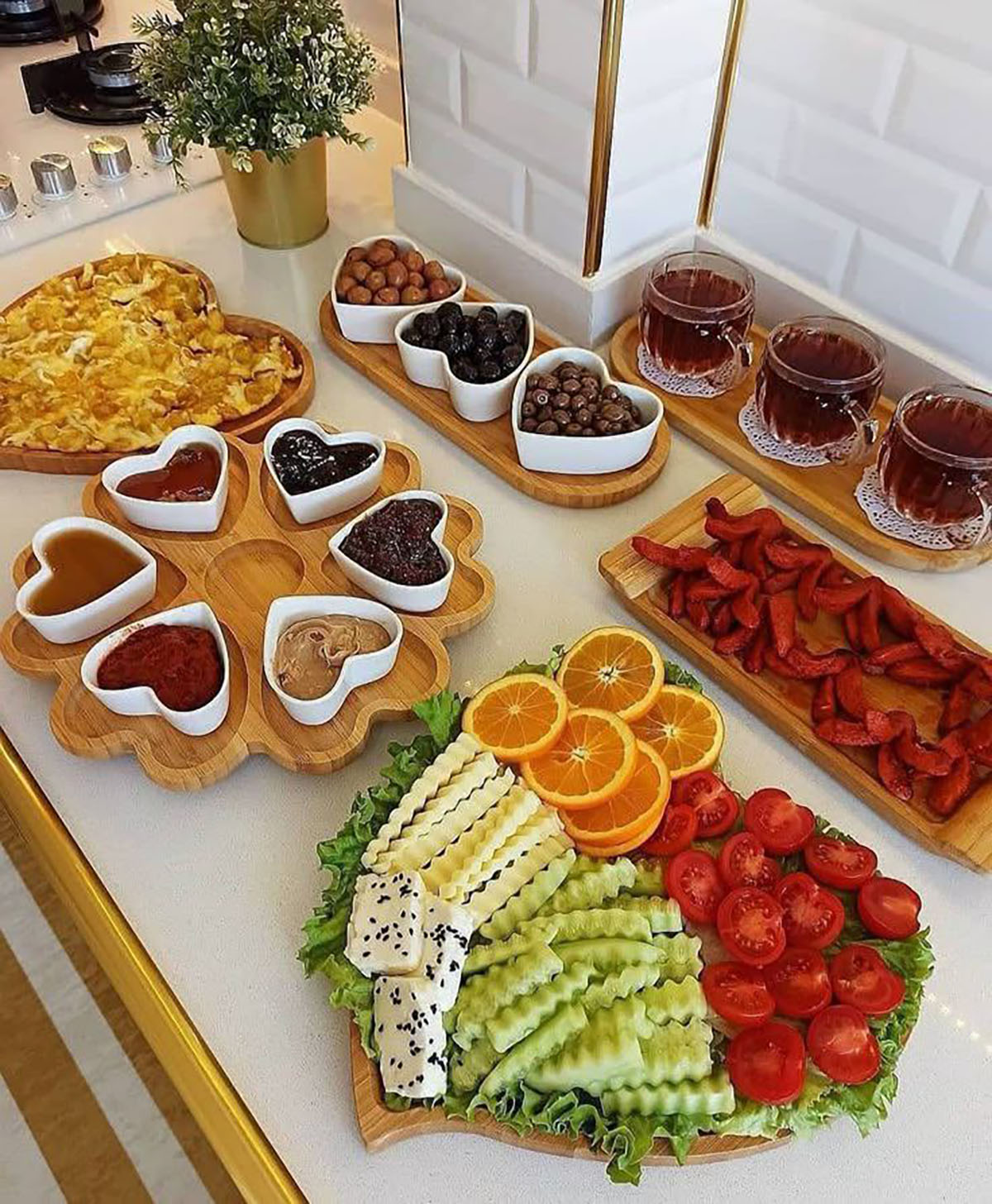 میز صبحانه مهمانی
