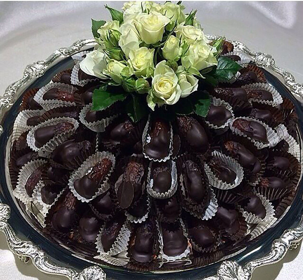 تزیین خرما با گردو
