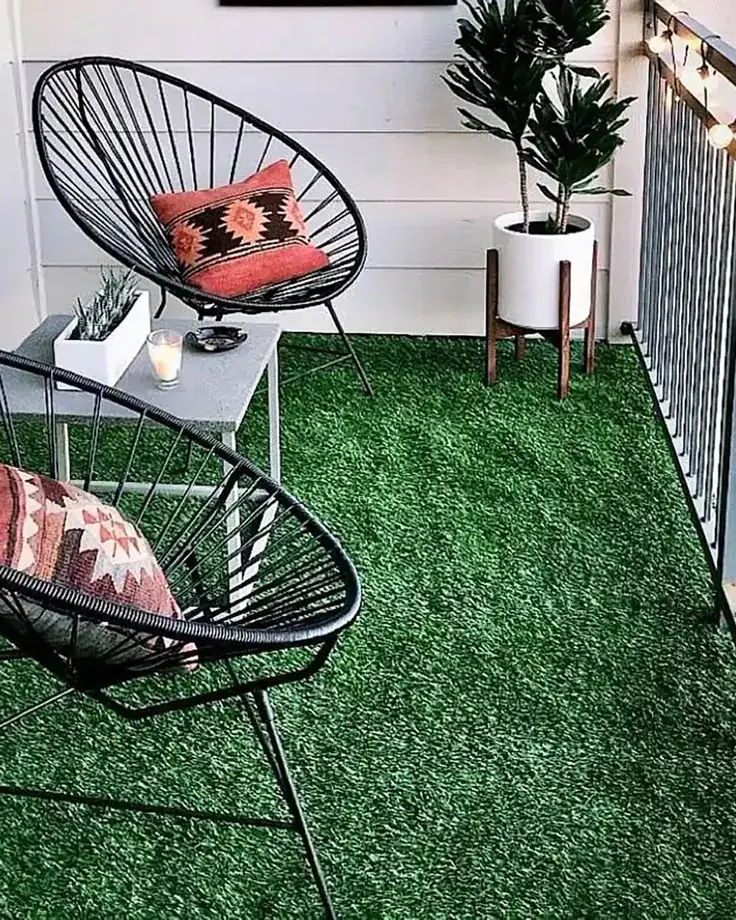 استفاده هوشمند از فضای کوچک بالکن برای گوشه نشیمن