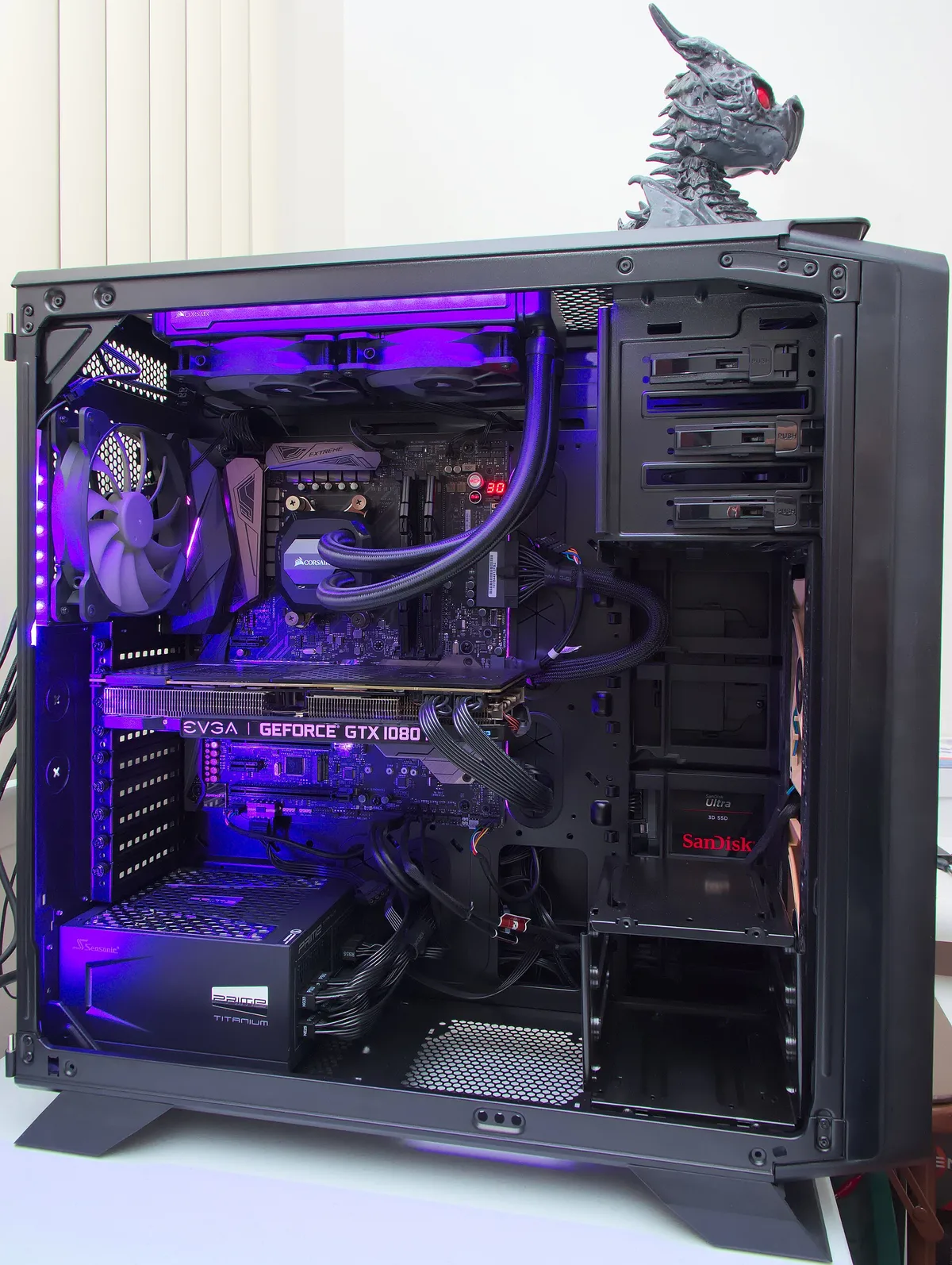 کیس گیمینگ با فن‌های RGB