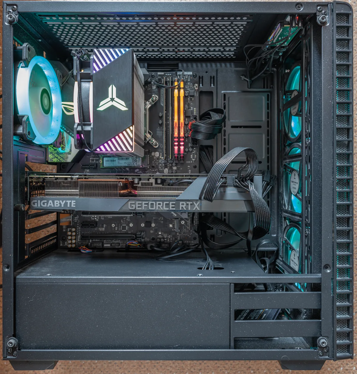 قطعات گیمینگ با نور RGB