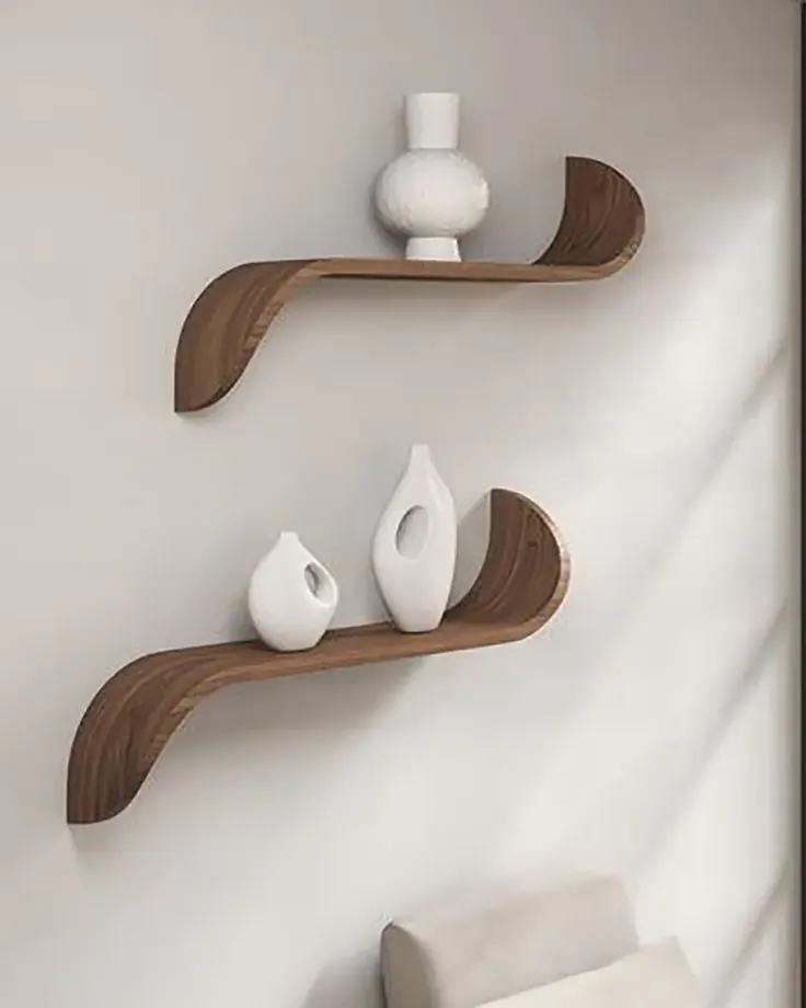 قفسه دیواری چوبی کنار پنجره