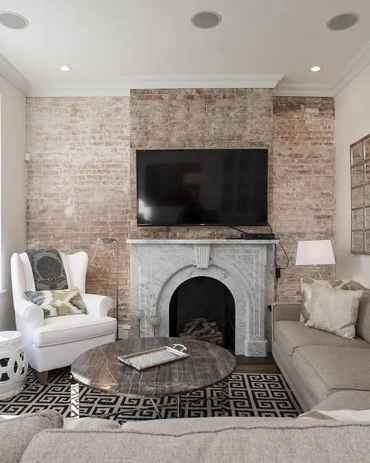 میز جلومبلی مدرن مرمری گرد کنار مبل